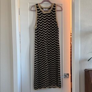 Old Navy Sleeveless Wave-Knit Midi Dress in Black and Cream